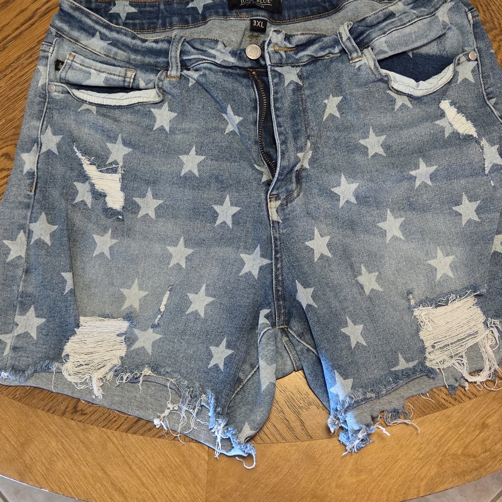 Judy Blue 3x Distressed Star Print Denim Shorts